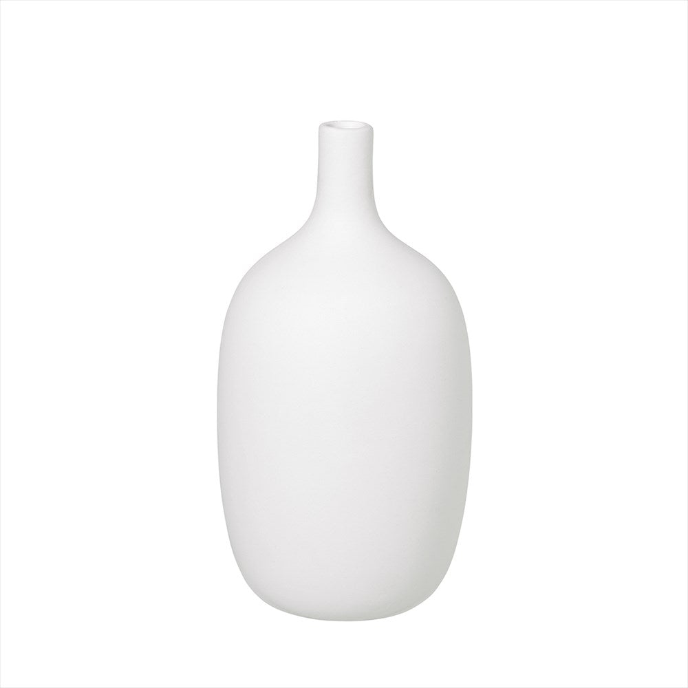 Ceola vas av keramik i färgen vit och höjd 21 cm