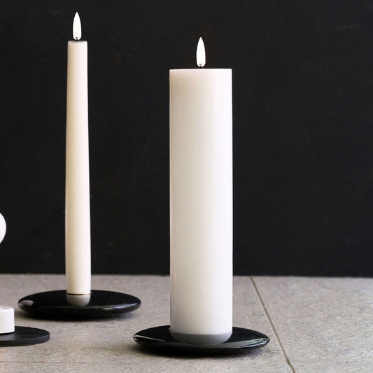 Ljushållare i svart marmor för Uyuni ljus som har en diameter på 5 cm